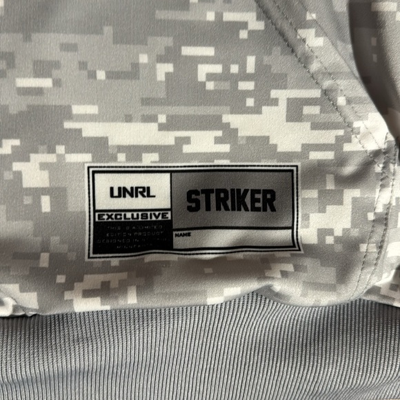 UNRL STRIKER SWEATSHIRT SILKSERIES - Picture 2 of 3